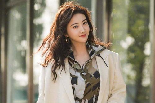 女明星背后的金主,财富与权力的交织